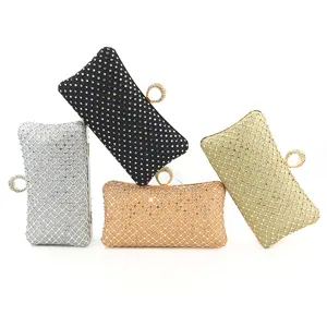 Glitzernde Strass Abendtasche mit Ringgriff. Elegante Party Handtasche für Damen.