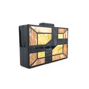 Sac de soirée pochette en acrylique géométrique avec design color block pour fêtes.