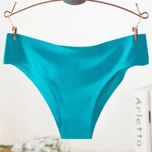 Seamless women's ice silk panties with edge pressing, comfortable breathable daily briefs.