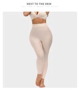 Naadloze high-waist vormende broek in detail, met een prachtige nude kleur en slanke pasvorm.