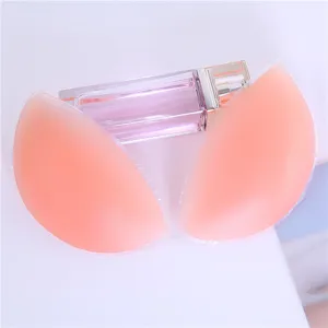 Verdikte siliconen push-up bh-inlays voor badmode en ondergoed, zachte huidkleurige kussentjes.