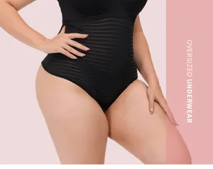 Détail de body noir rayé grande taille, lingerie sexy transparente pour femme élégante.