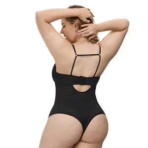 Grande taille sexy lingerie teddy noir transparent avec dos nu et bretelles fines.