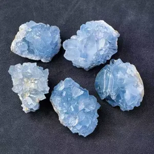 Natur Celeszit Kristall Cluster Rohmineral Exemplar fuer Heimtextilien und Deko Display.