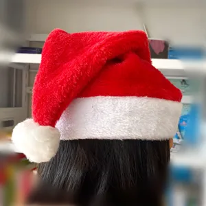 Klassische rote Plüsch Weihnachtsmütze für Erwachsene, weiche Party Dekoration Kopfbedeckung.