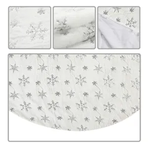 Jupe de sapin de Noël en peluche blanche avec flocons de neige argentés à sequins festifs.
