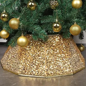 Jupe de sapin de Noël en paillettes dorées pour décoration de fête et pied de sapin.