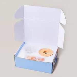Natürlicher Kristall-Diffusor-Stein Geschenktruhe mit Holz LED-Nachtlicht, offene Verpackung.