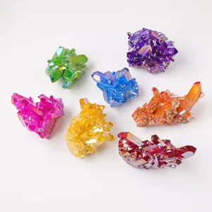 Bunte titanbeschichtete Quarzkristall-Cluster rohe raue Mineralstein-Exemplare für Heimtextilien.