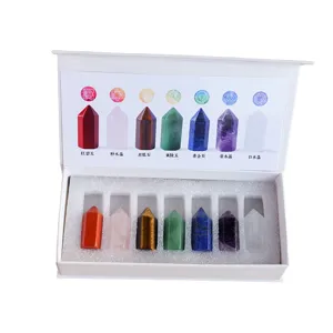Set regalo di pilastri in cristallo naturale, campioni minerali per meditazione e yoga.