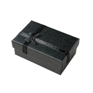 Scatola regalo nera con fiocco in nastro, confezione strutturata di alta qualità principale.