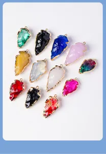Synthetic crystal arrowhead gold-plated pendants, DIY jewelry necklace and keychain accessories wholesale.