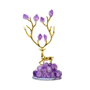 Natuurlijk amethist kristal herten ornament, gouden legering luxe huisdecoratie tafel.