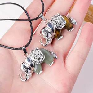 Natürlicher Kristall Elefant Anhänger Halskette mit Metalllegierung Kette Alltag