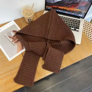 Gemütlicher brauner Strick-Kapuzenschal für Damen, warmer zweiteiliger Schal für den Winter.