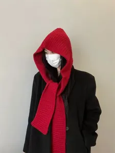 Sciarpa con cappuccio in maglia rossa donna inverno caldo tinta unita berretto e lunga sciarpa.