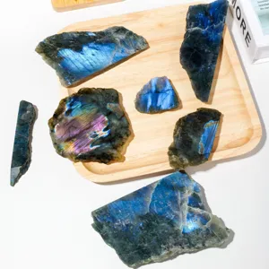 Fetta lucida di cristallo di labradorite naturale pietra grezza luna decoro ufficio dettaglio