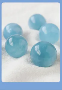 Natürlicher Aquamarin Kristall Kugel 2cm Edelstein Feng Shui Dekoration polierter Stein