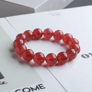 Natürliches Erdbeerquarz Perlenarmband Runde Edelstein Strangkette Für Frauen Modernes Minimalistisches Kristallschmuck Geschenk