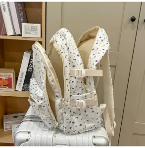 Casual floral backpack for women, lightweight multi-pocket school bag with large capacity.