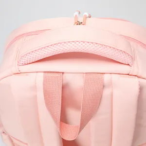 Zaino scolastico rosa maniglia superiore traspirante e dettaglio di cinghia.