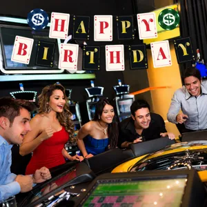 Decoraciones de Banner de Fiesta Tema Casino Naipes Feliz Cumpleaños Guirnalda Colgante Fichas de Juego Suministros para Fiestas