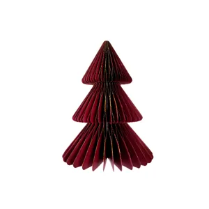 Détail d'arbre de Noël en papier alvéolé bordeaux montrant la texture dorée pliée.