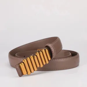 Eleganter Damen Ledergürtel mit einzigartiger goldener zylindrischer Schnalle für Hosen.