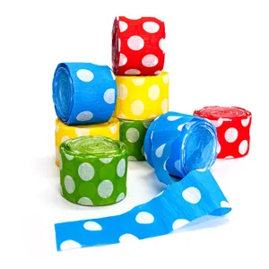 Rouleaux de serpentins en papier crêpé à pois colorés pour décoration de fête d'anniversaire.
