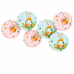 Décoration de lanternes en papier de Pâques avec lapin mignon et œufs pour fête.