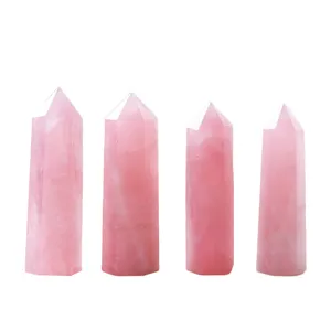 Ensemble de pointes de cristal de quartz rose naturel, quatre colonnes hexagonales déco.