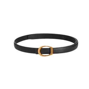 Cinturón de cuero negro clásico para mujer con elegante hebilla de metal dorado estilo.