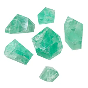 Cristal natural azul lago fluorita agrietada piedra bruta geométrica decoración hogar.