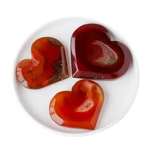 Agata rossa naturale cuore cristallo pietra preziosa scrivania ornamento immagine principale.