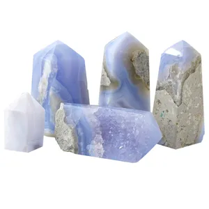 Natuerlicher blauer Achat Kristall Turm Spitzen polierter Edelstein Mineral Geode Dekoration.