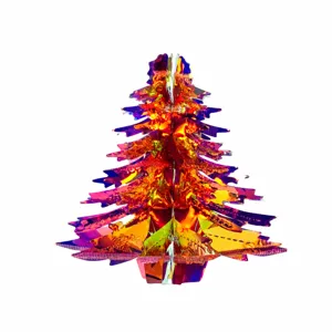 Nahaufnahme des holografischen Regenbogen-Weihnachtsbaumornaments mit irisierenden Lagen.