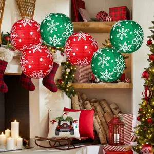 Lanternes en papier suspendues flocon de neige rouge vert pour fête décoration maison.
