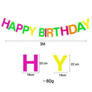 Primer plano detallado de letras de pancarta de cumpleaños fluorescentes con medidas.