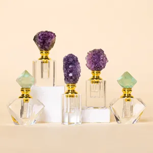 Flacone di profumo in cristallo di ametista naturale, bottiglia contagocce olio vista principale.