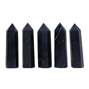 Natuurlijke shungiet kristallen pilaren gepolijste zeshoekige toren energie decor set