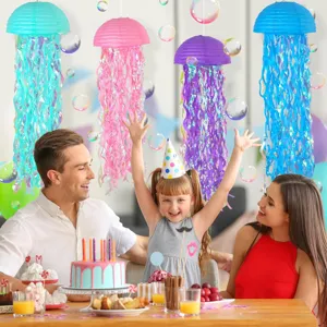 Lanternes en papier meduse colorees pour decoration de fete d'anniversaire ocean.