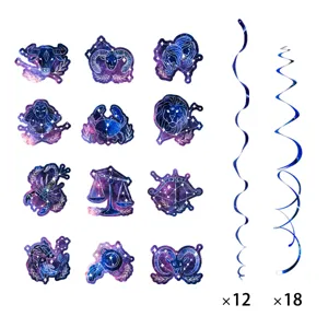 Vue detaillee des spirales suspendues zodiaque et decoupes de constellations pour la fete.