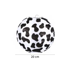 Detalle de cerca de la textura de la superficie de la linterna de papel con estampado de vaca.