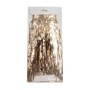 Rideau à franges en aluminium métallisé pour fête et décoration de mariage, fond brillant.