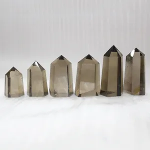 Set di 6 pezzi di colonne di cristallo di quarzo fumè esagonale naturale raffinato.