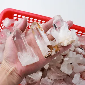 Natürliche rohe weiße Quarzkristall-Cluster, klare Mineralienproben für Deko und Energieheilung.