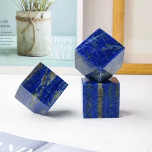 Espécimen mineral crudo de cristal de cubo de lapislázuli natural adorno de decoración