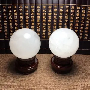 Weißer Kristall Kugel Feng Shui Deko Naturstein Kugel mit edlem Holzsockel für Wohnzimmer