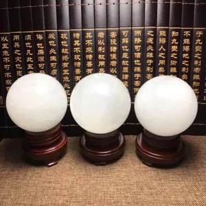 Natürliche Weiße Islandspat Kristallkugel Ornament Mit Holzsockel Polierte Heilkugel Für Home Office Dekor Feng Shui Geschenk