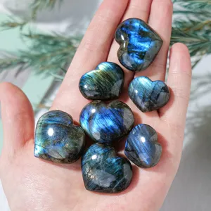 Piedra de palma de corazón de labradorita natural cristal destello azul espécimen